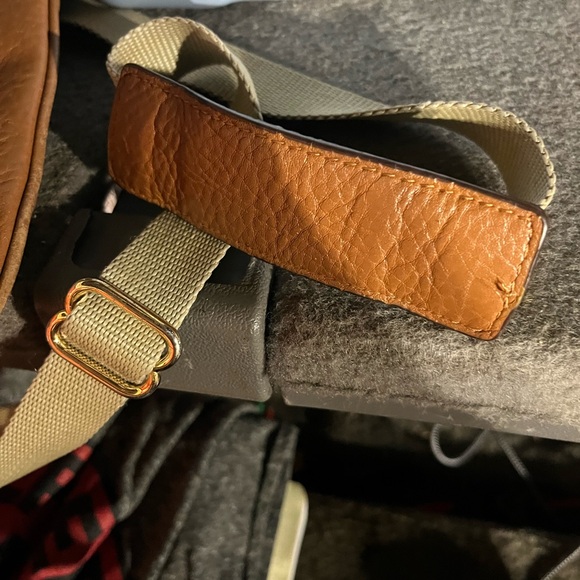 Black Crossbody Bag with Adjustable Strap and Zipper Closure - Picture 10 of 10